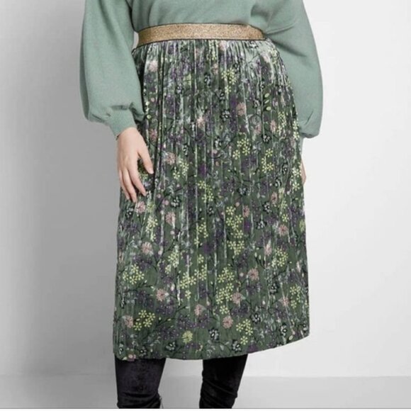 Modcloth Dresses & Skirts - ModCloth Floral Pleated  Green Velvet Skirt 1X Gold Waistband Retro Fairycore